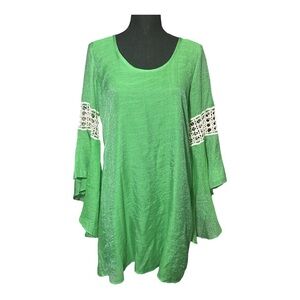 VaVa by Joy Han Green Women's Top Completely Lined with Lace Detail Size Large